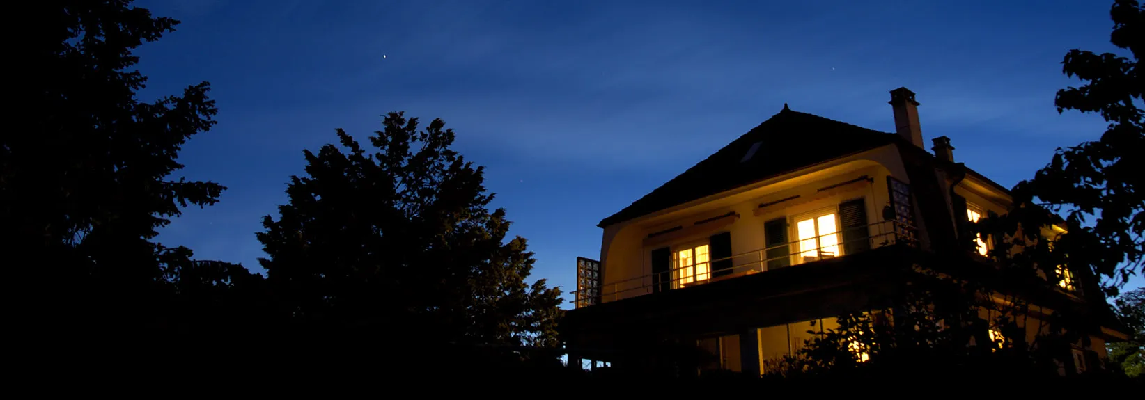 Smart vs. Plug-In Carbon Monoxide Detectors: How to Get the Best Carbon Monoxide Detector for Your Home blog image